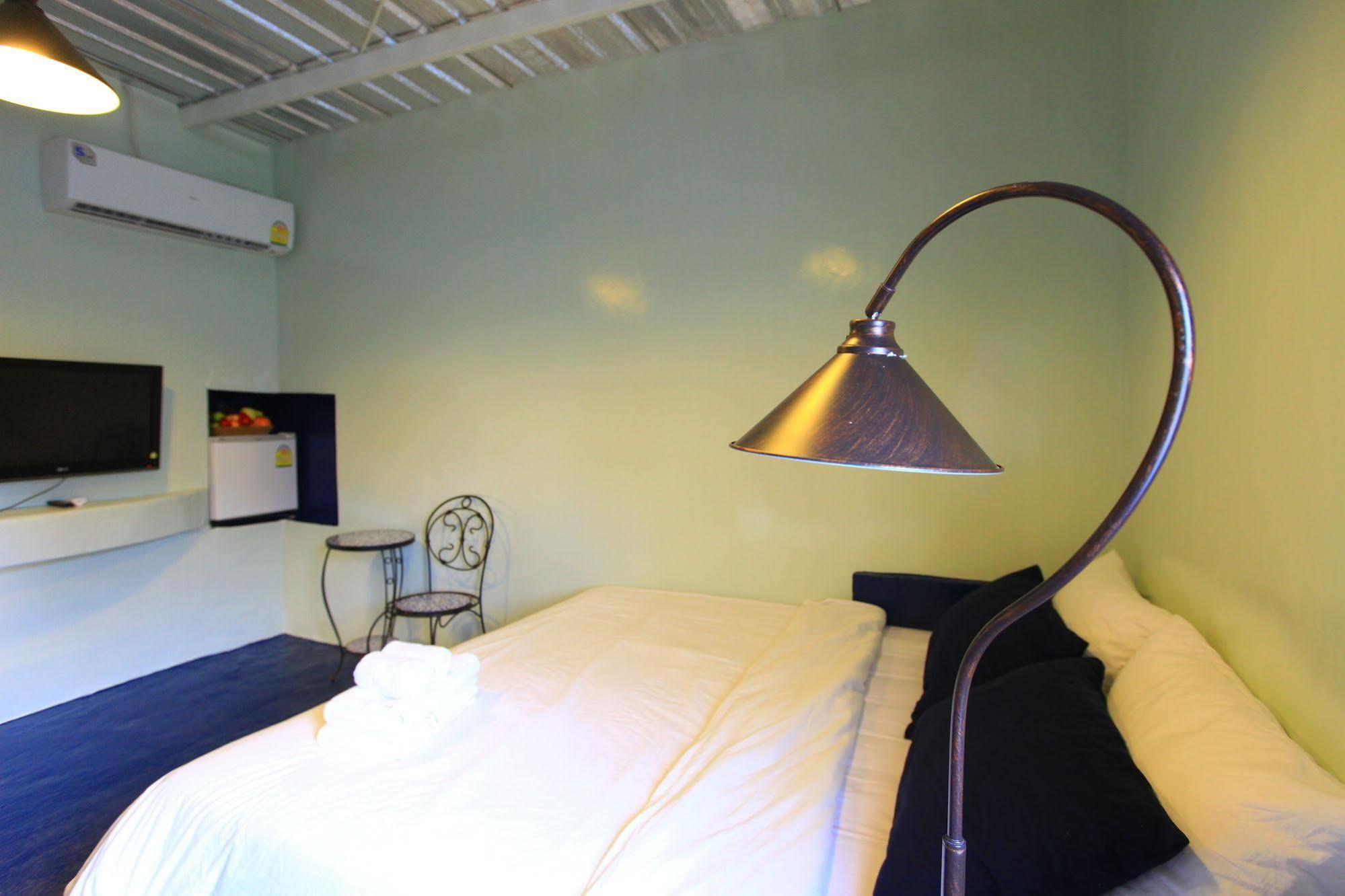 Hy Resort Chonburi Extérieur photo